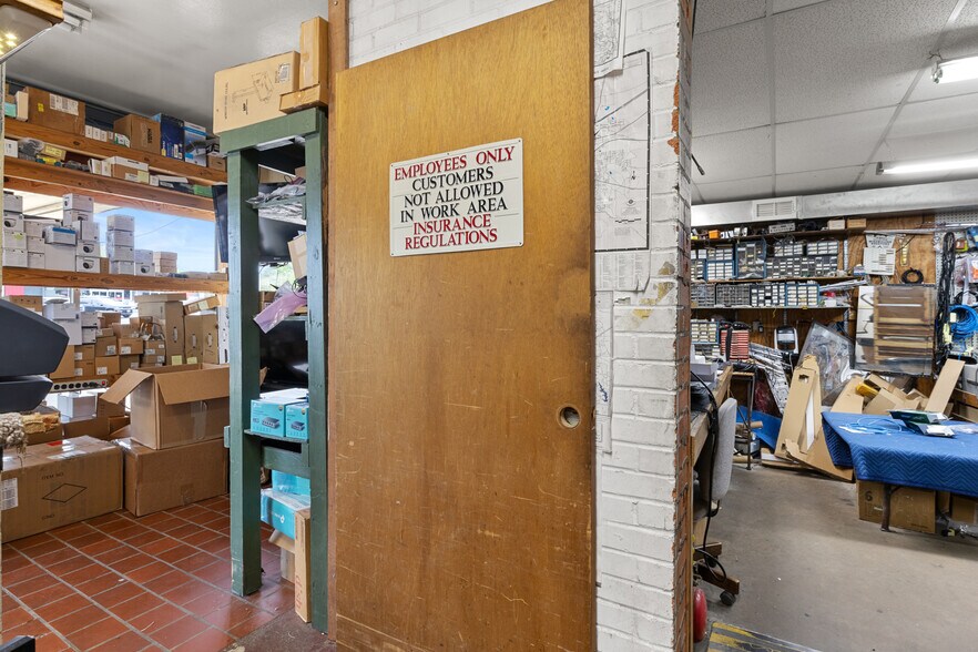 More Photos Of 1202 N Jefferson Ave, Mount Pleasant Specialty For Sale