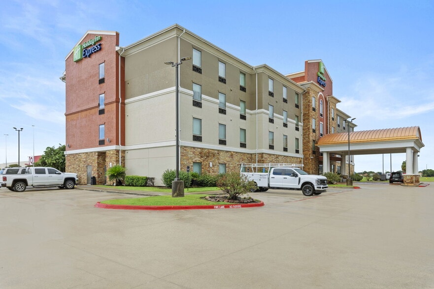 More Photos Of 3115 Central Mall Dr, Port Arthur Hotel For Sale