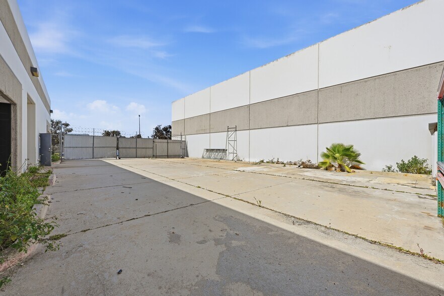 More Photos Of 285 Venture St, San Marcos Manufacturing For Sale