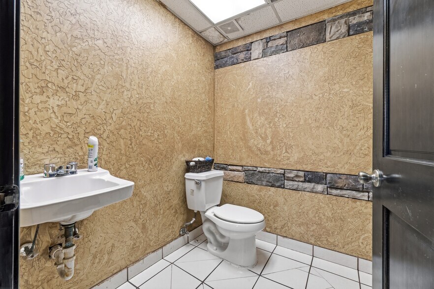More Photos Of 3211 Fm-1960 Rd, Houston Carwash For Sale