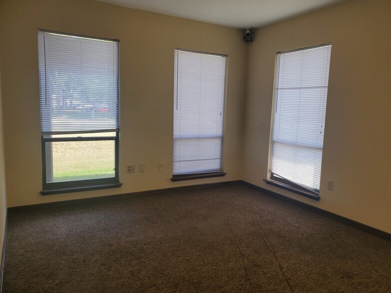 More Photos Of 5500 SW 6th Pl, Ocala Manufacturing For Sale