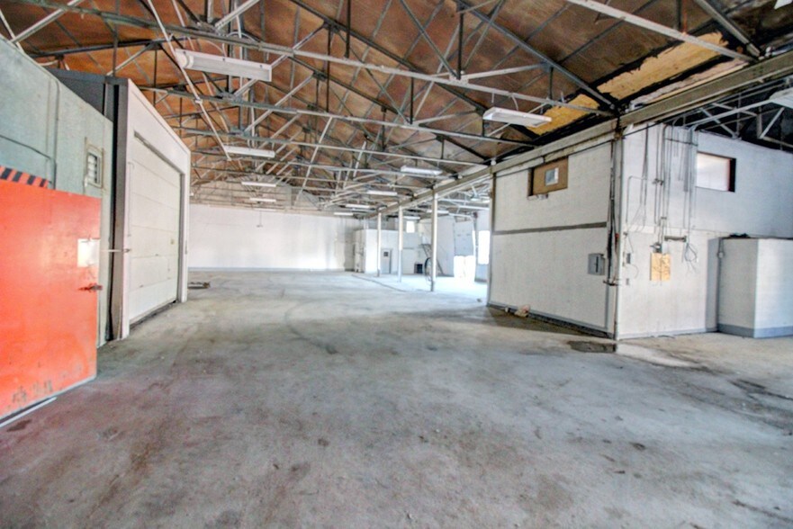 More Photos Of 142 Middle St, Geneva Warehouse For Sale
