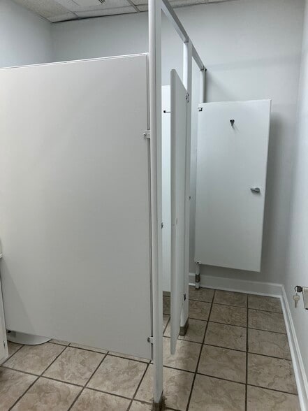 More Photos Of 1407 NW Broad St, Murfreesboro Freestanding For Lease