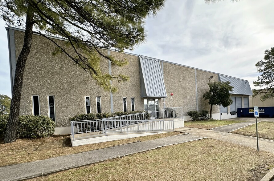 More Photos Of 4040 Delp St, Memphis Distribution For Lease