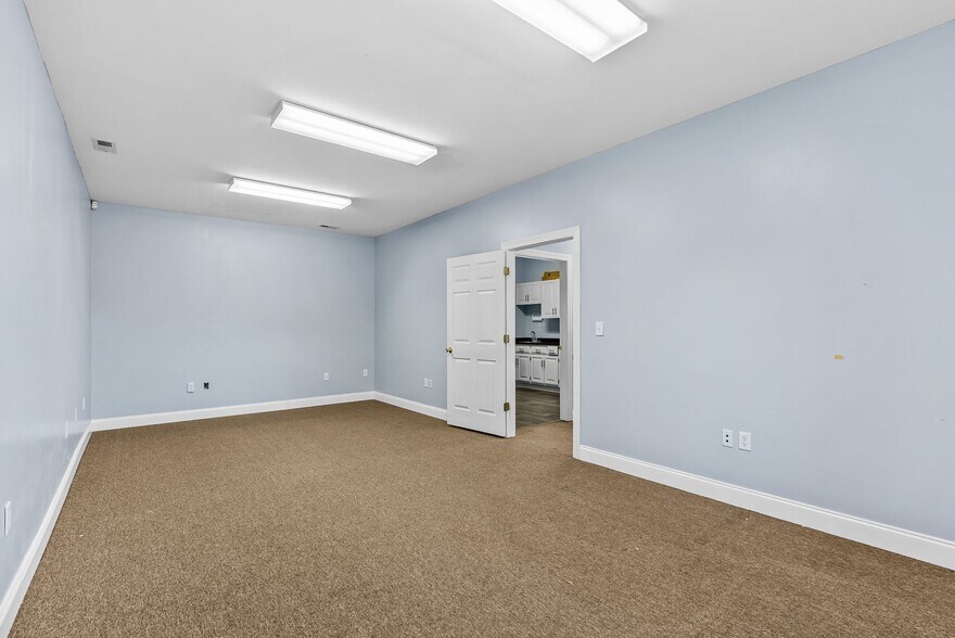 More Photos Of 107 Hillcrest Ave, Simpsonville Office For Sale