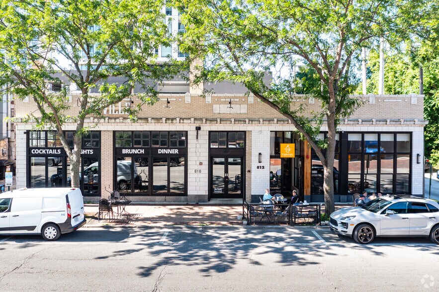 More Photos Of 810-812 Grove St, Evanston Bar For Sale