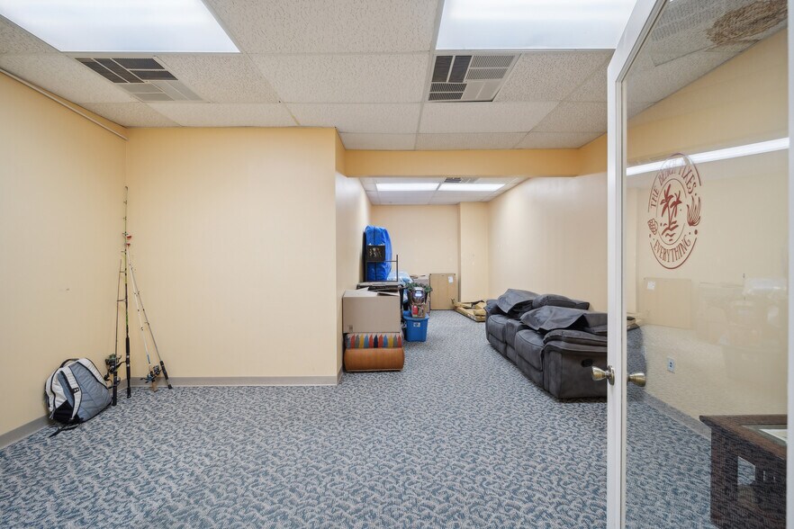 More Photos Of 710 S Adams St, Sapulpa Distribution For Sale