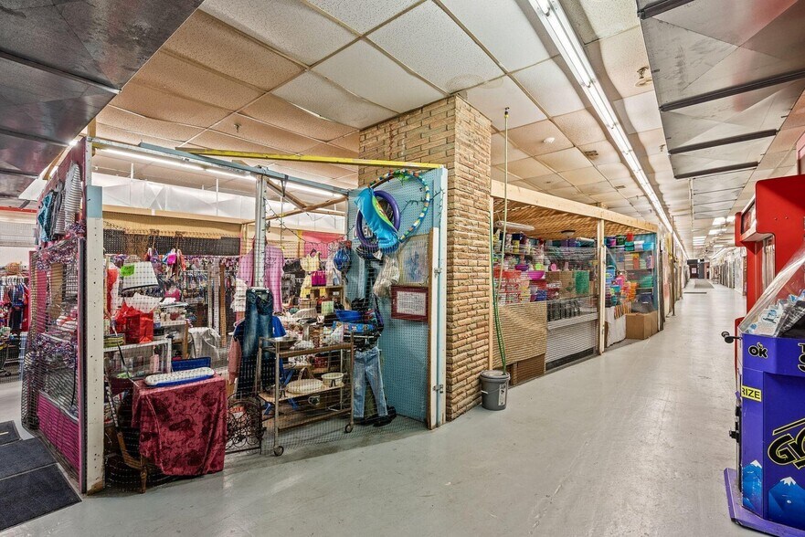 More Photos Of 4170 W Broad St, Columbus Storefront For Sale