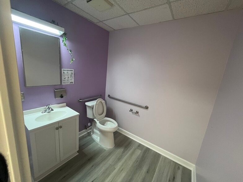 More Photos Of 19500-19536 Doctors Dr, Germantown Medical For Sale