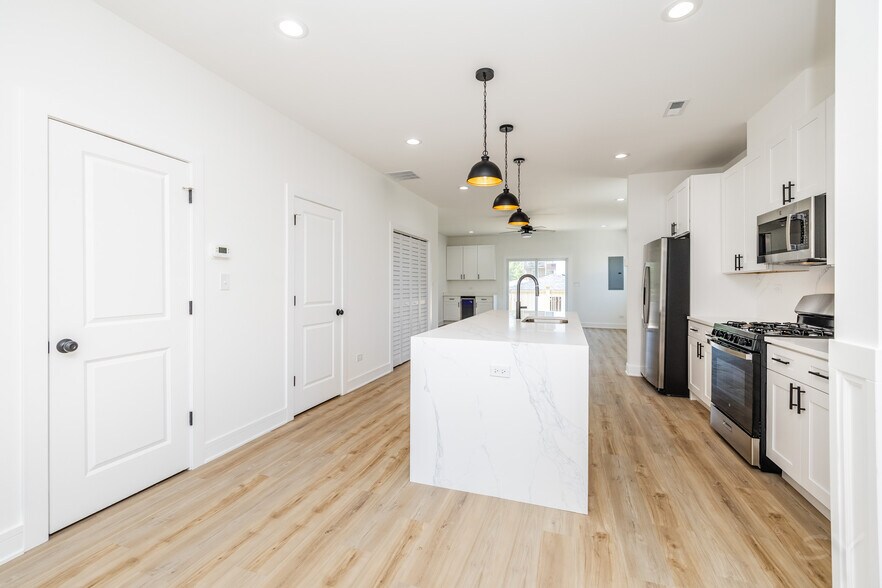 More Photos Of 544 Lawndale ave, Chicago Apartments For Sale