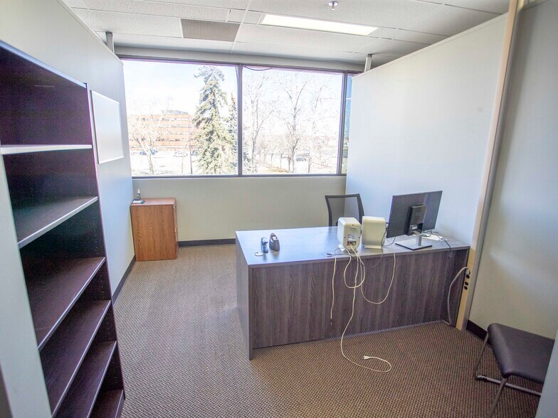 More Photos Of 3112 11th Ave NE, Calgary Office For Lease