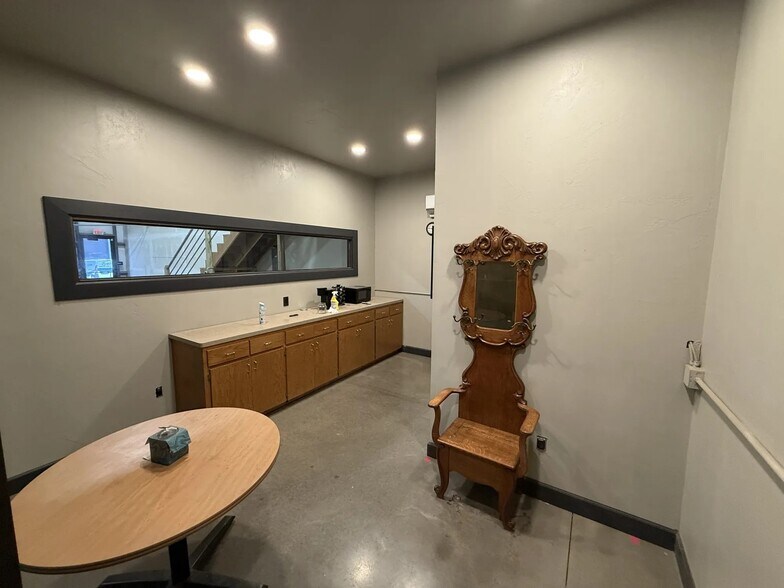 More Photos Of 3800 NE 104th St, Oklahoma City Industrial For Lease