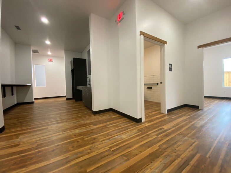 More Photos Of 10921 Wayne Ave, Lubbock Medical For Sale