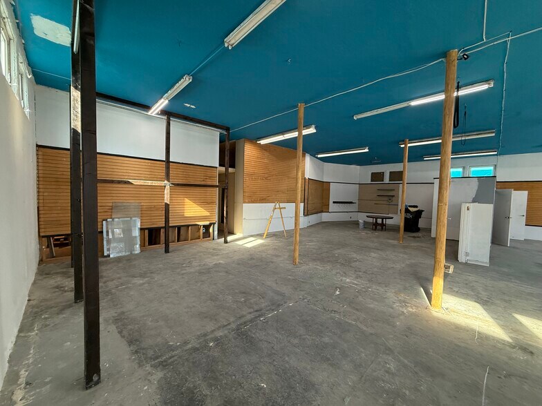 More Photos Of 3780 Mission Blvd, San Diego General Retail For Lease
