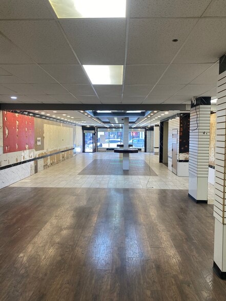 More Photos Of 3701-3712 82nd St, Jackson Heights General Retail For Lease