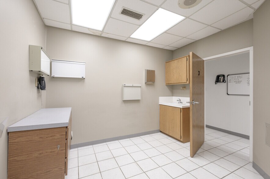 More Photos Of 3415 N Loy Lake Rd, Sherman Medical For Sale