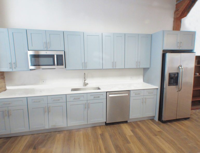 More Photos Of 566 W Adams St, Chicago Loft Creative Space For Lease