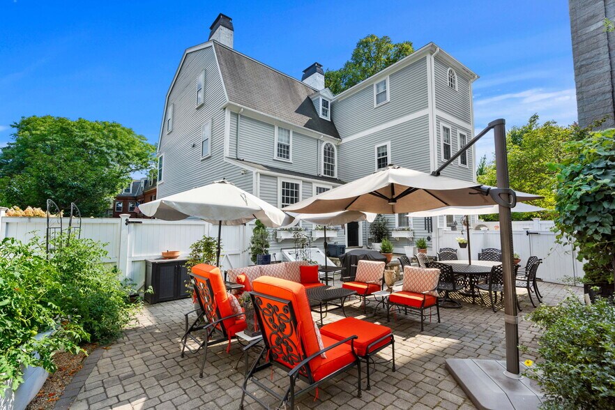 More Photos Of 314 Essex St, Salem Specialty For Sale
