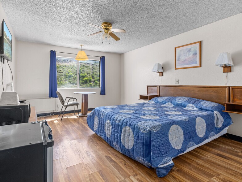 More Photos Of 1805 Westland Rd, Cheyenne Hotel For Sale