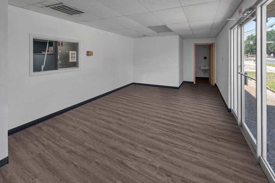 More Photos Of 1712 Buena Vista St, San Antonio Medical For Lease