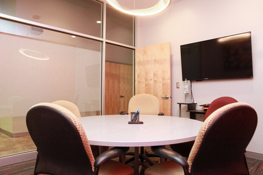 More Photos Of 817 E 4th St, Tulsa Showroom For Sale