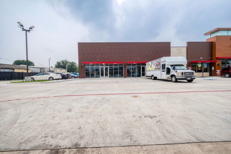 Primary Photo Of 7755 N Wayside Dr, Houston General Retail For Lease
