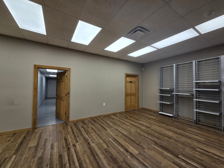More Photos Of 114-120 Hankwoods Dr, Beckley General Retail For Lease