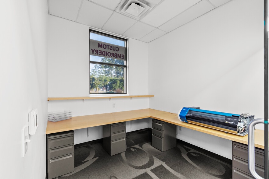 More Photos Of 11105 Steele St S, Tacoma Flex For Lease