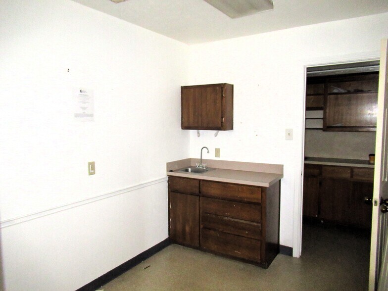 More Photos Of 4527 Stonewall St, Greenville Medical For Sale