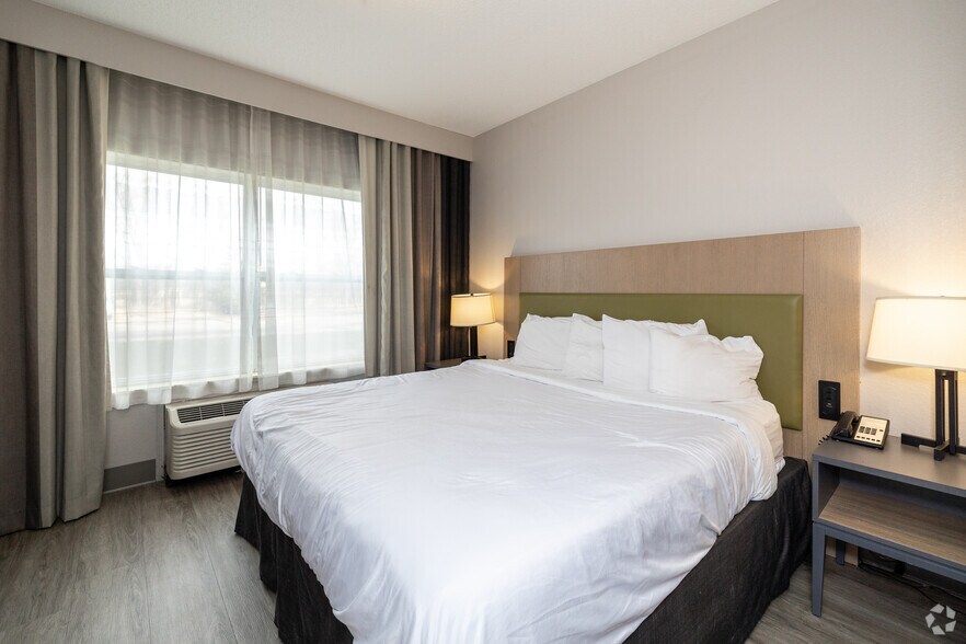 More Photos Of 2550 Freeway Blvd, Brooklyn Center Hotel For Sale