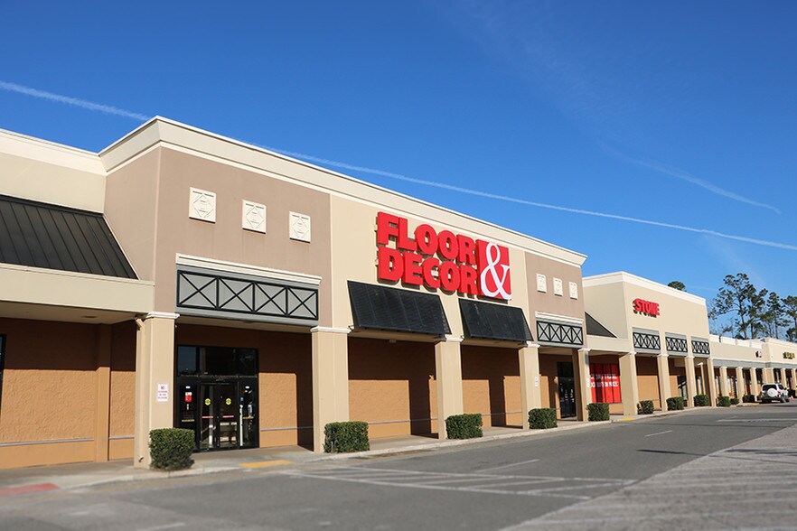 More Photos Of 8102 Blanding Blvd, Jacksonville Unknown For Lease