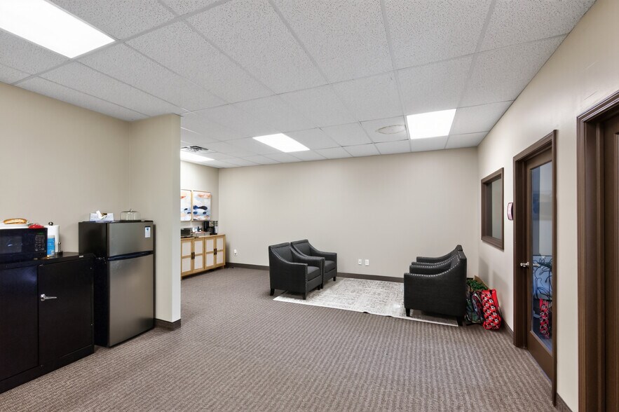 More Photos Of 32875 Solon Rd, Solon Medical For Sale