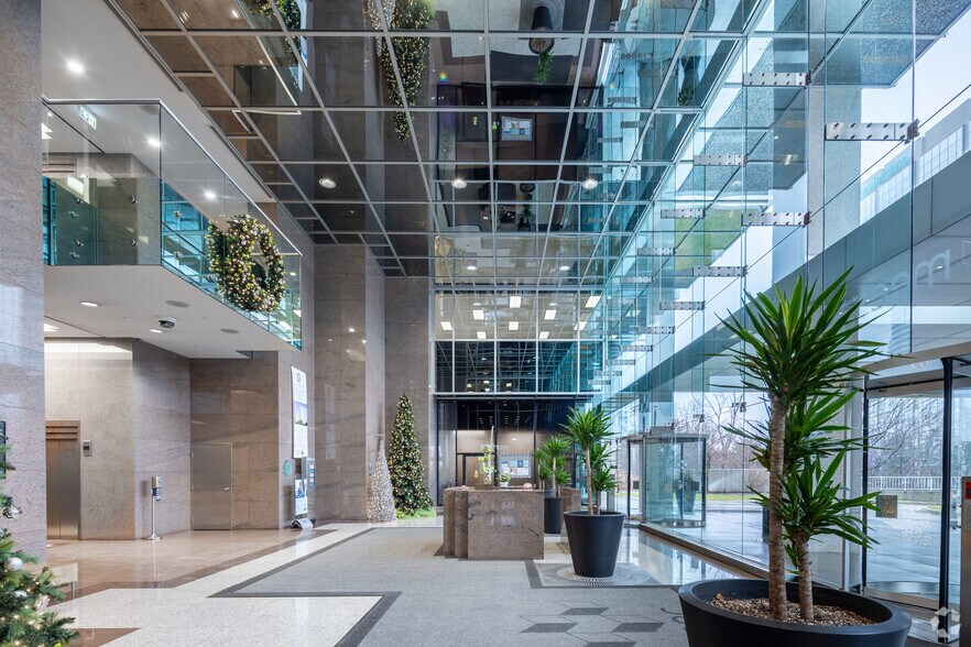 More Photos Of 1 Robert Speck Pky, Mississauga Unknown For Sale