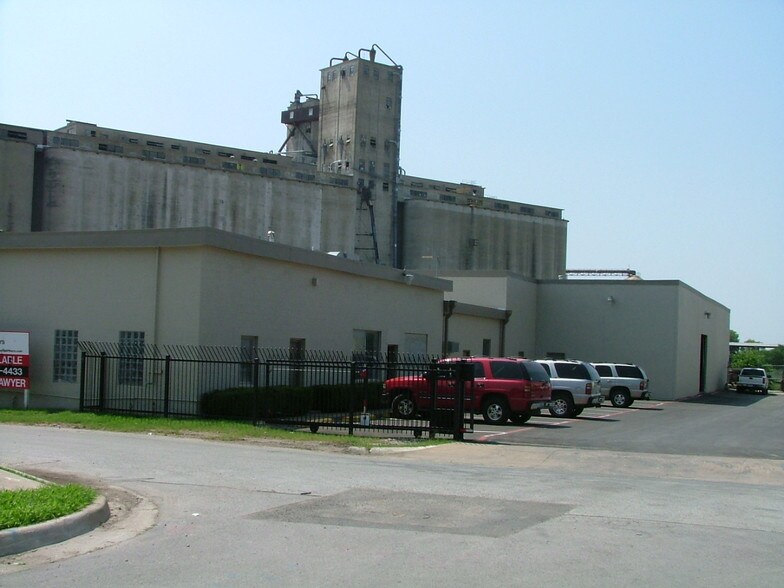 More Photos Of 2001 Saint Louis Ave, Fort Worth Warehouse For Sale