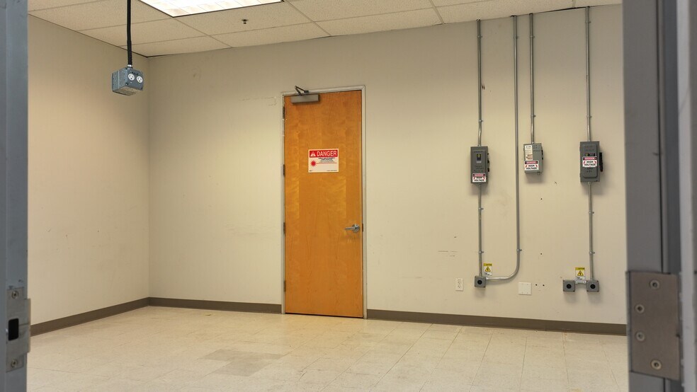 More Photos Of 2526 Qume Dr, San Jose Light Distribution For Lease