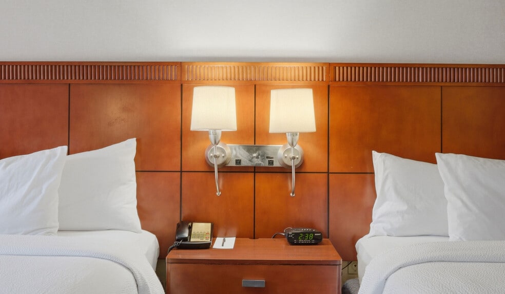 More Photos Of 800 Lake Cook Rd, Deerfield Hotel For Sale