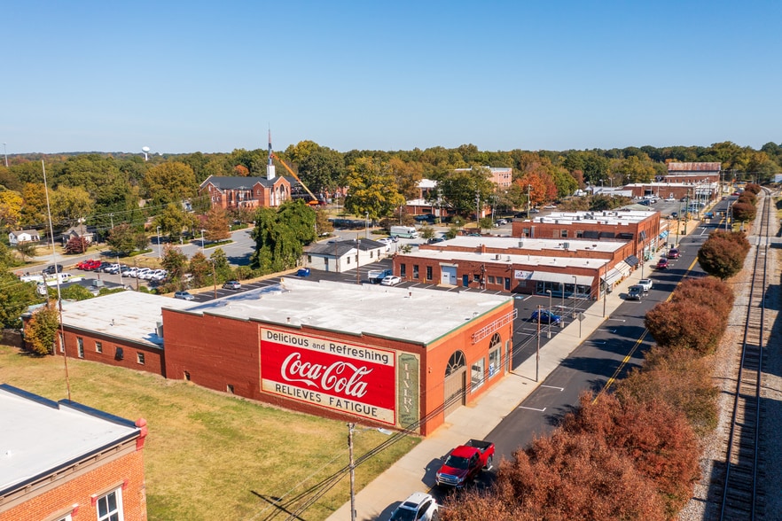 Primary Photo Of 128-162 N Broad St, Mooresville Storefront For Lease