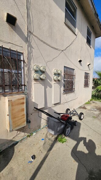 More Photos Of 1004 N Poinsettia Ave, Compton Apartments For Sale