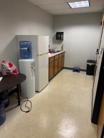 More Photos Of 111-121 Roberts St, East Hartford Business Park For Lease