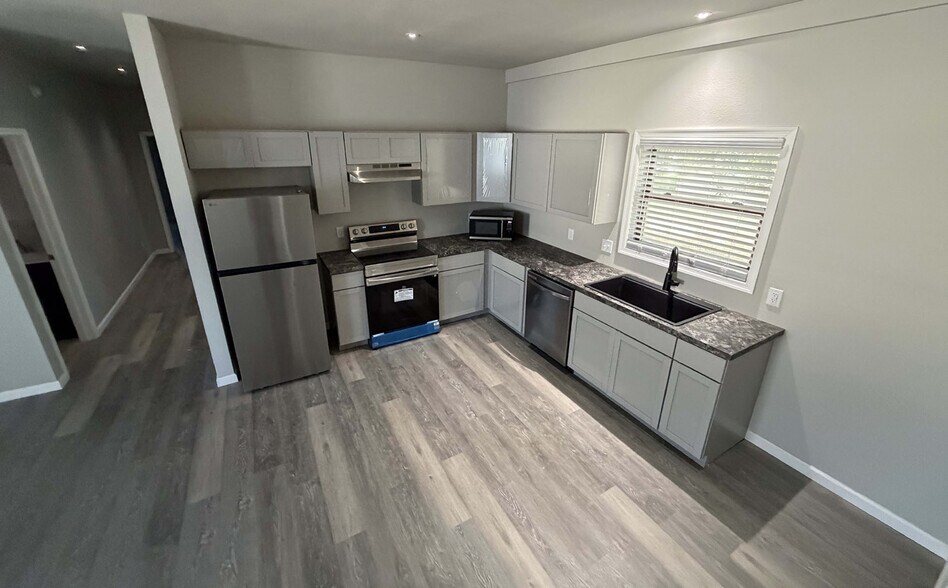 More Photos Of 7421 Terry St, Fort Smith Specialty For Sale