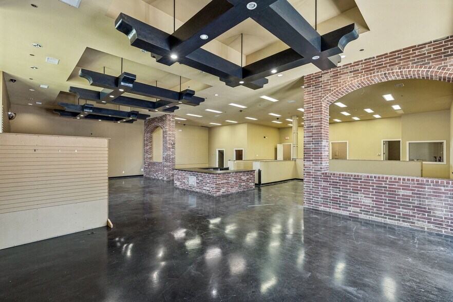 More Photos Of 207 E Byron Nelson Blvd, Roanoke Storefront Retail Office For Sale