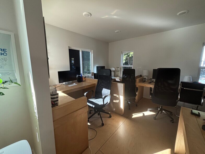 More Photos Of 3360 S Robertson Blvd, Los Angeles Loft Creative Space For Lease