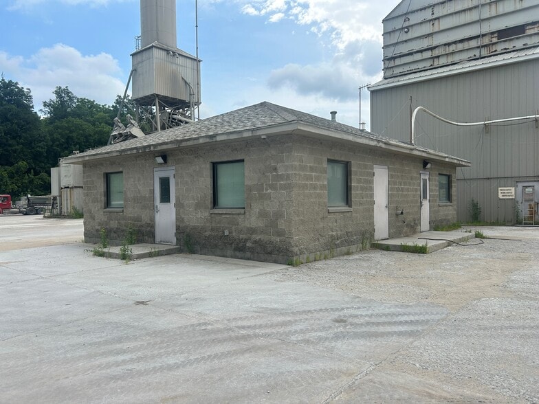 More Photos Of 5010 Old Alton Edwardsville Rd, Edwardsville Industrial For Sale