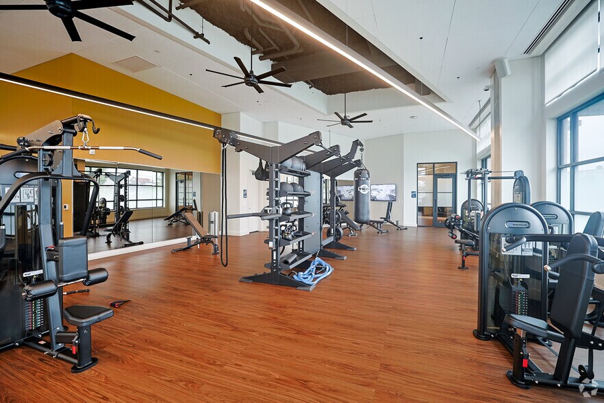 More Photos Of 484 2nd St, Everett Apartments For Lease