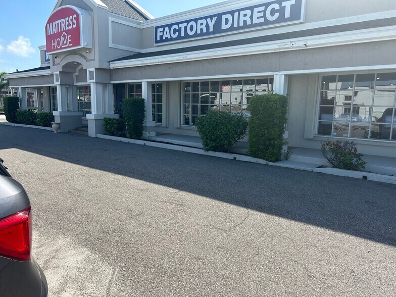 More Photos Of 4625 S Tamiami Trl, Sarasota Freestanding For Lease