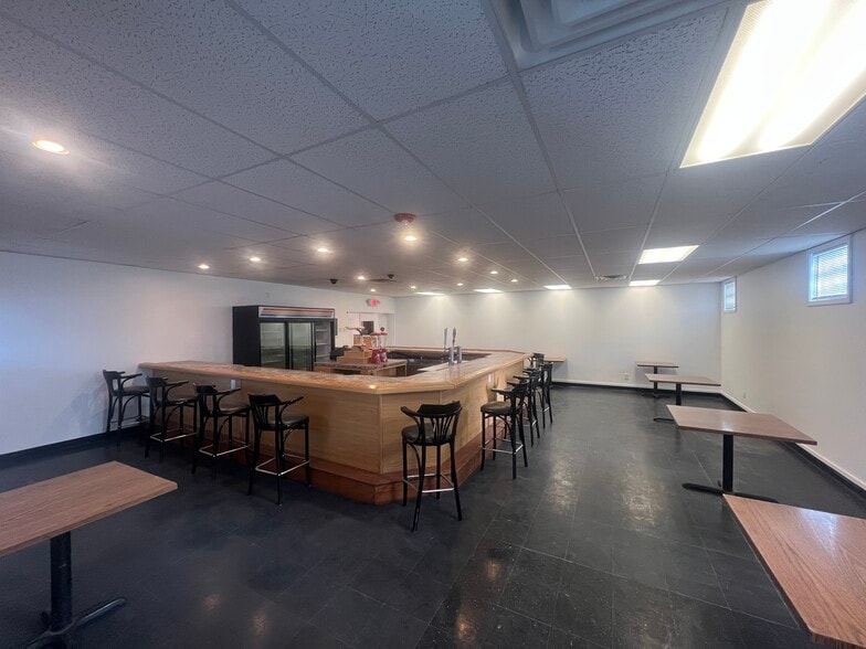 More Photos Of 1332 Lower Broadway, Schenectady Restaurant For Lease