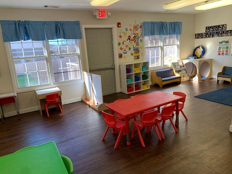 More Photos Of 5006 McEver Rd, Oakwood Daycare Center For Sale
