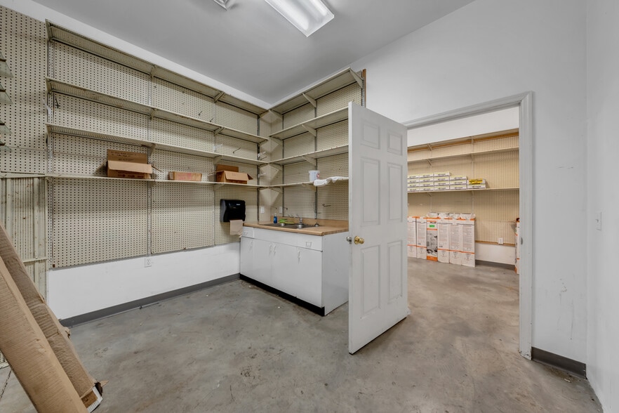 More Photos Of 25 Woodbury Hwy, Manchester Freestanding For Lease
