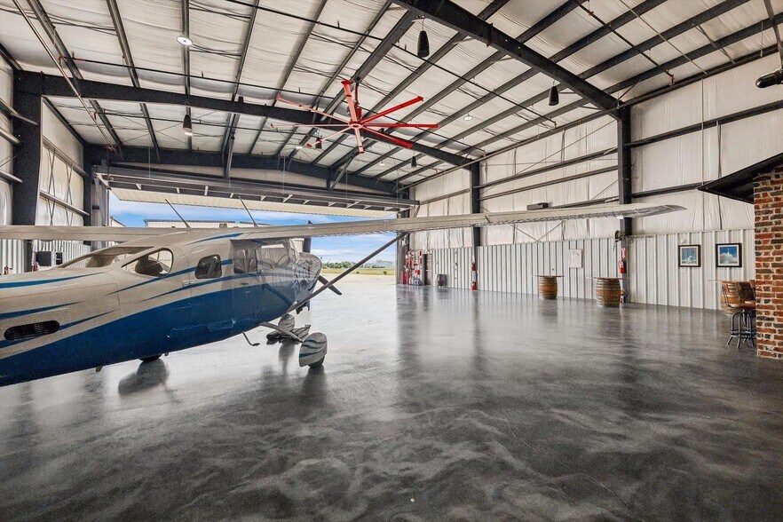 More Photos Of 9408 Learjet Ln, McKinney Airplane Hangar For Sale