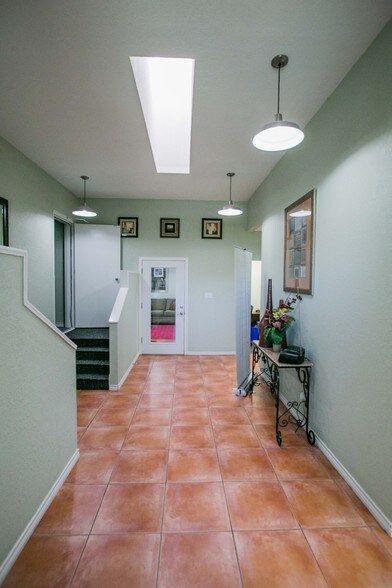 More Photos Of 5418 Saint Charles Ave, Dallas Office For Sale